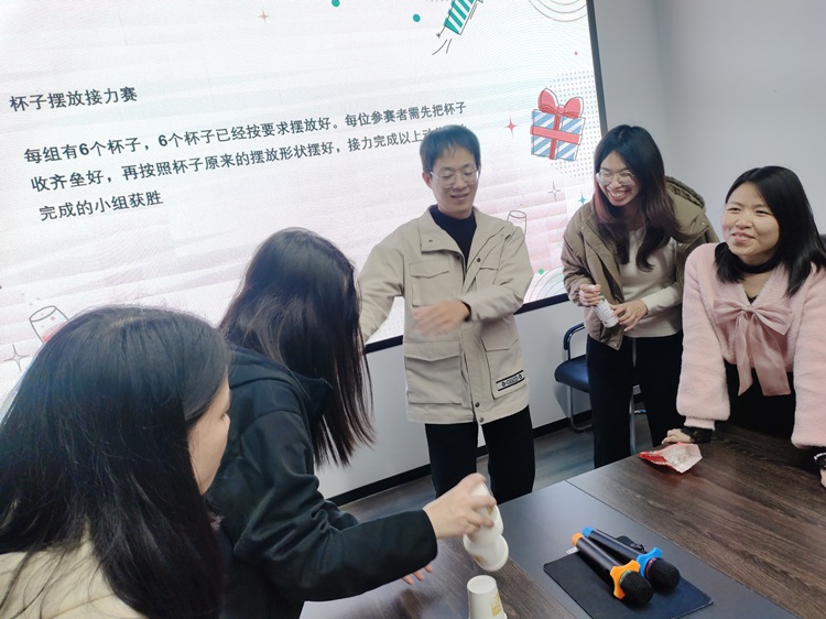 公司生日會(huì)：歡樂與團(tuán)隊(duì)精神的盛宴